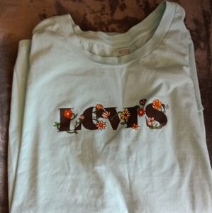 Woman's Levi's Tshirt
